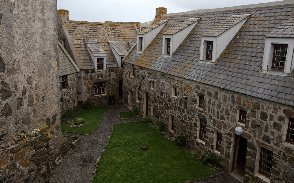 Innegård på Kisimul Castle