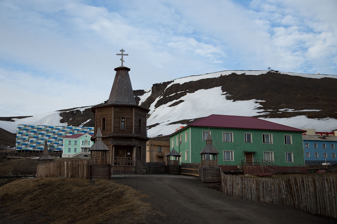 Kyrka byggd efter att 140 gruvarbetare dött i flygolycka