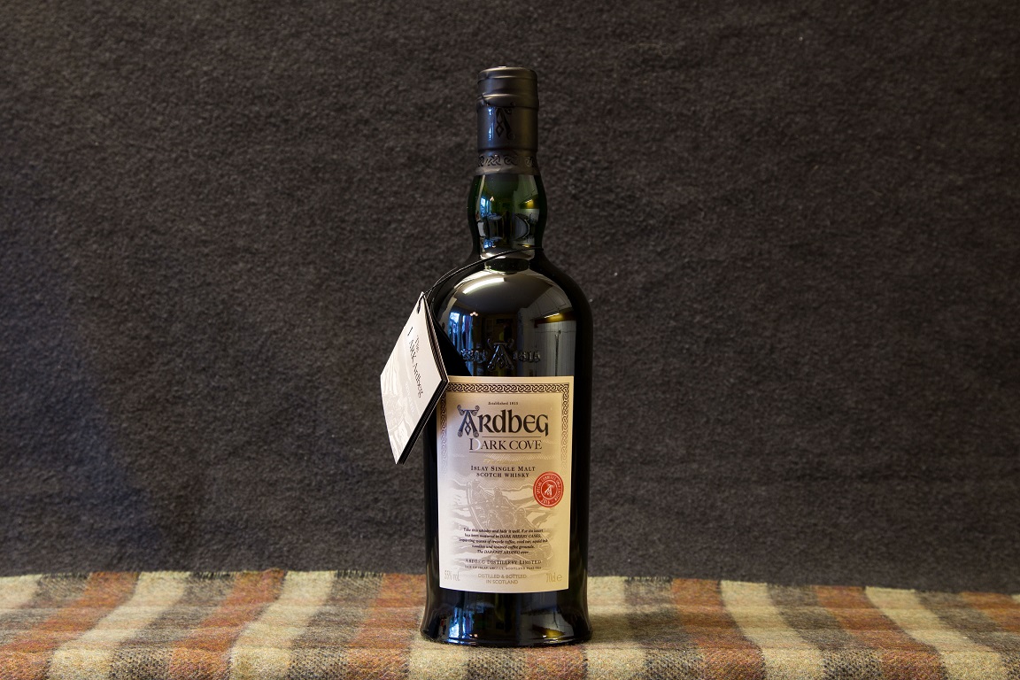 Ardbeg Dark Cove, en Ardbeg Committee release med mer sherryfat än Uigeadail.