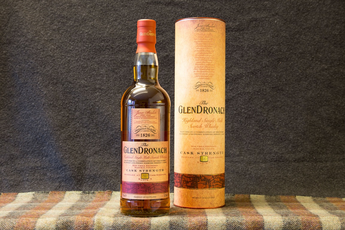 GlenDronach cask strength, flytande fruktskål på fatstyrka.