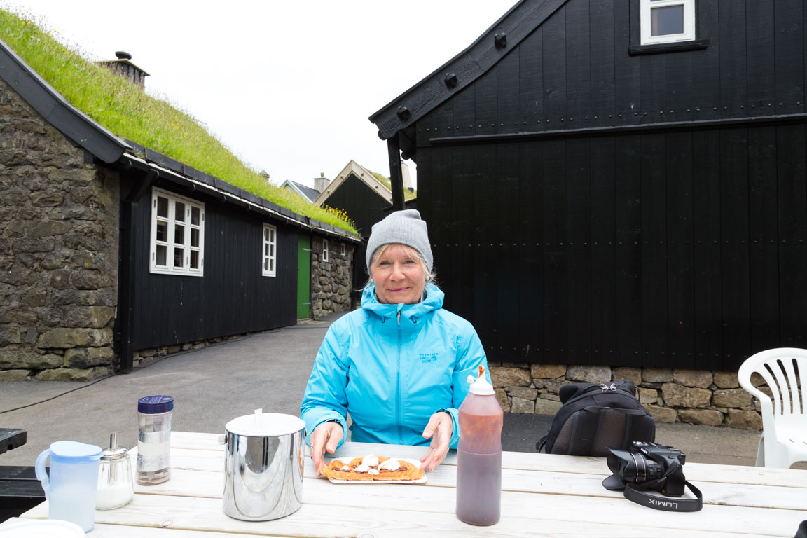 Våfflor med grädde och sylt