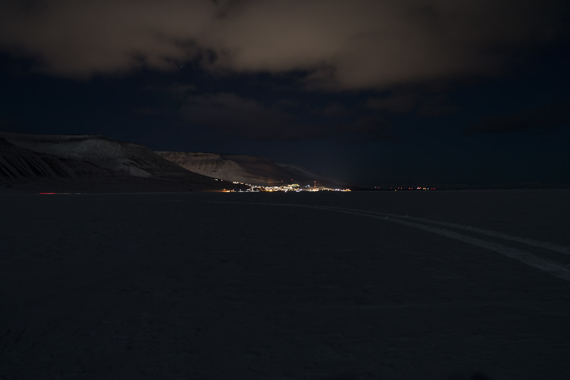 Longyearbyen på avstånd