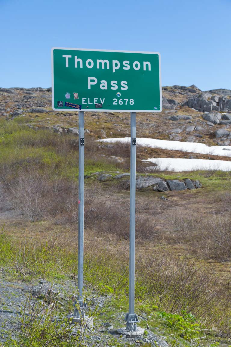 Thomson Pass skylt