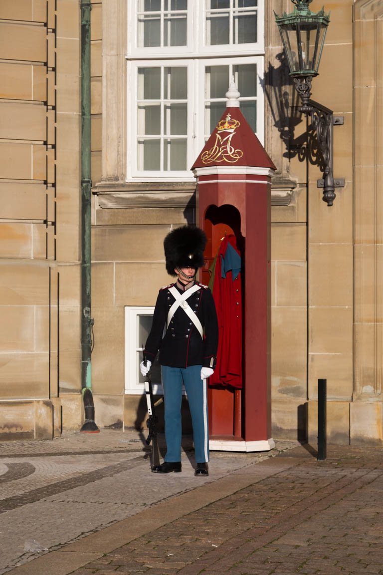 Vakt utanför Christian VIII's palats