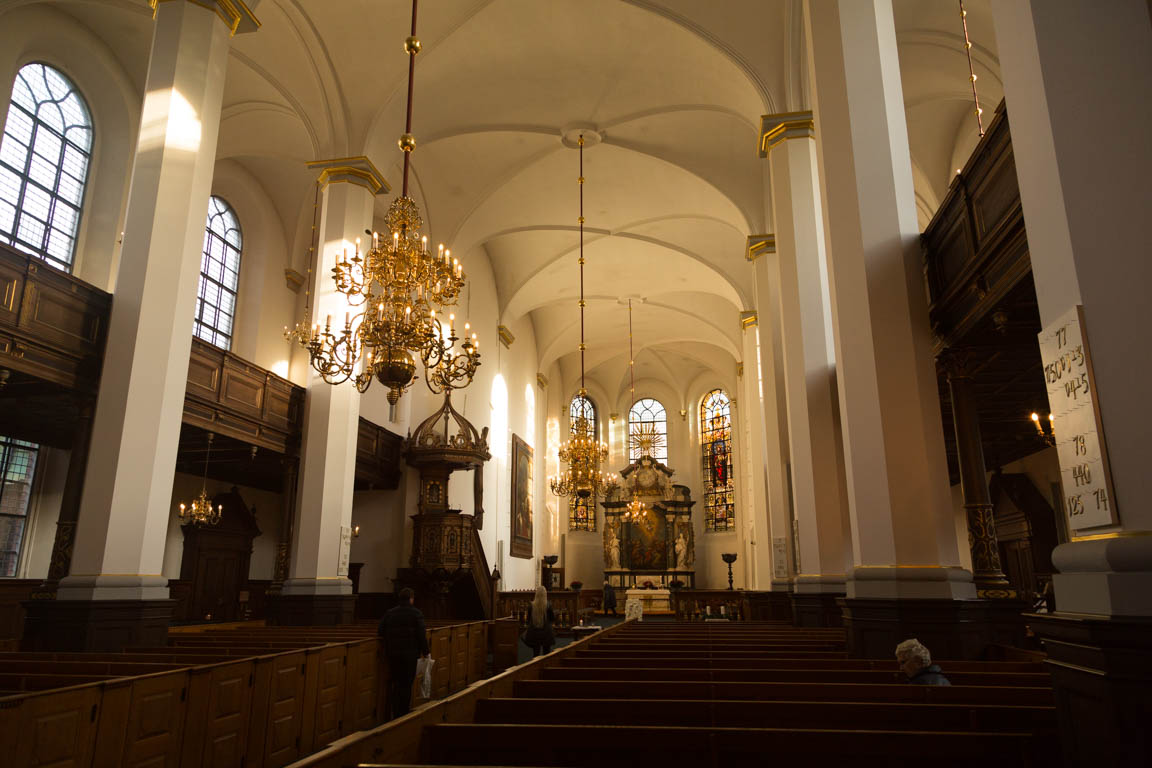 Inuti Heliga andens kyrka