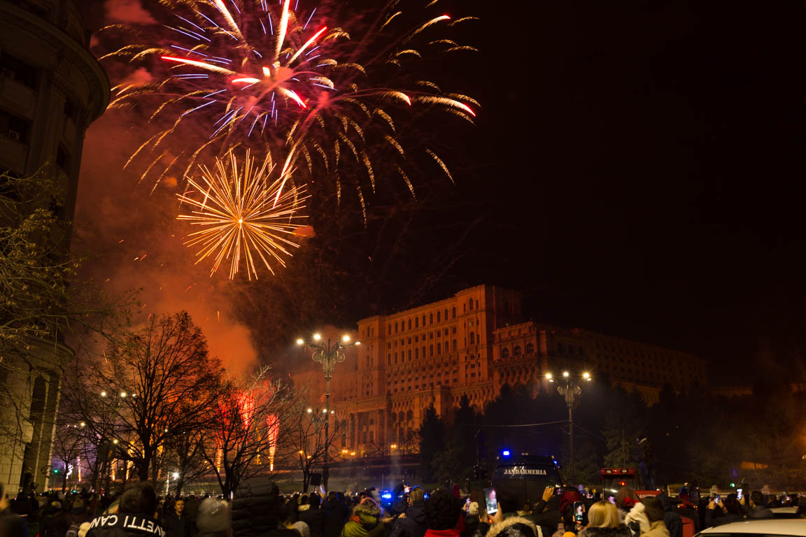 Fyrverkerier vid Folkets hus i Bukarest