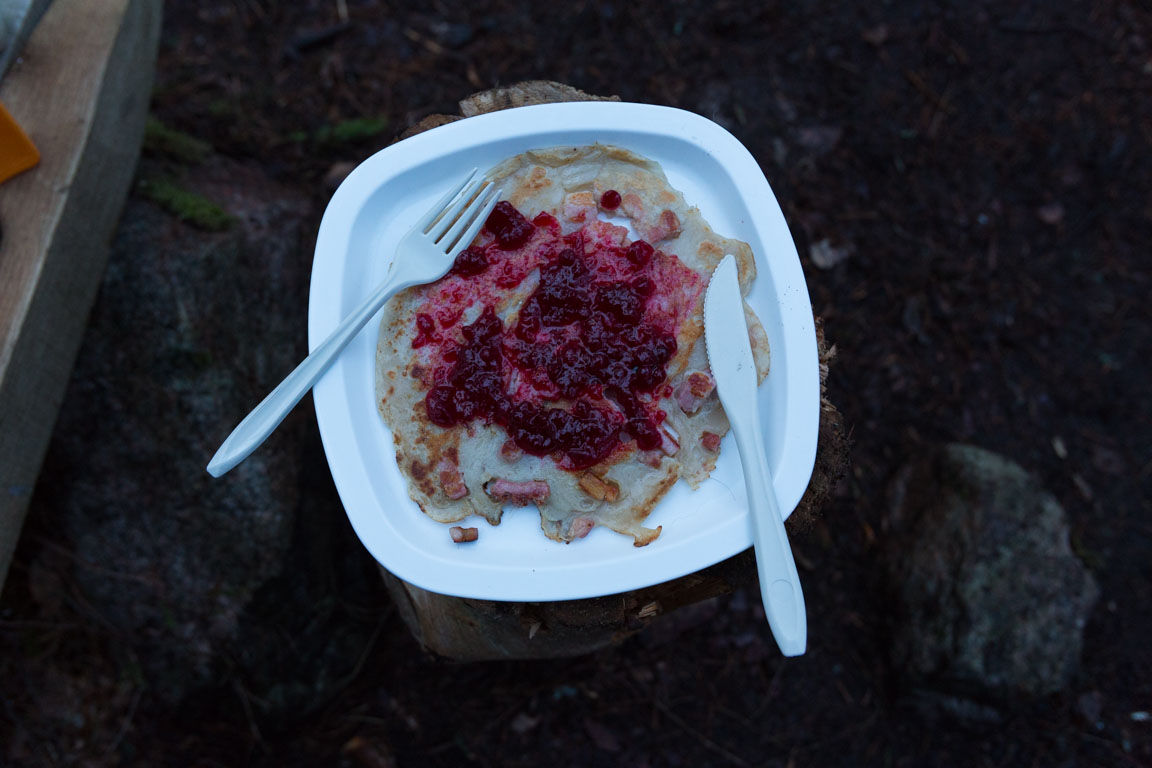 Kolbulle med rårörda lingon