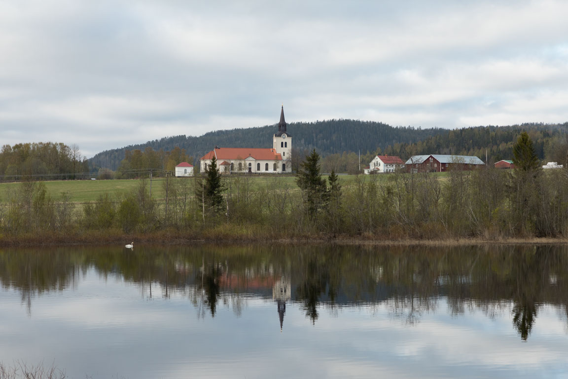 Vibyggerå kyrka vid Gällstasjön