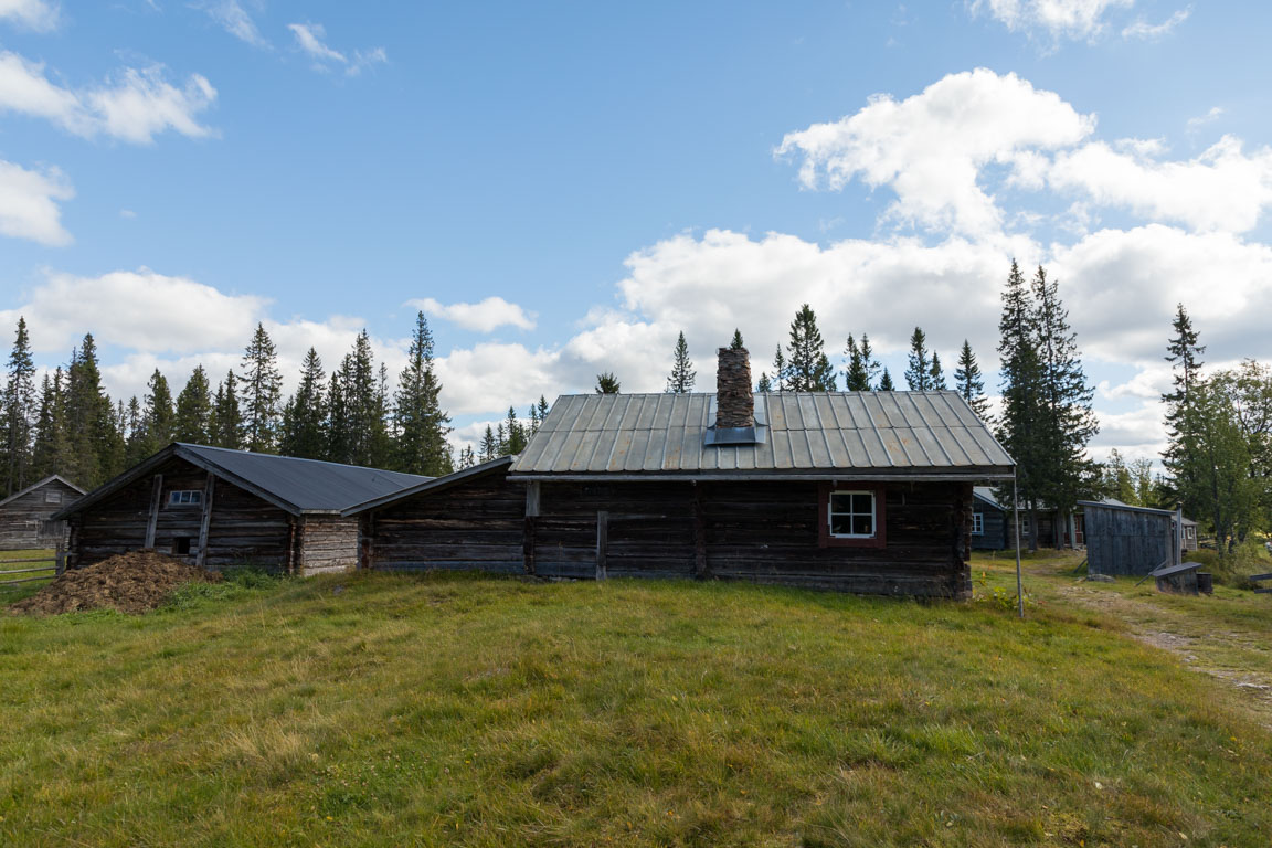 Sommarstugan (kokhuset), sommarfjöset till vänster