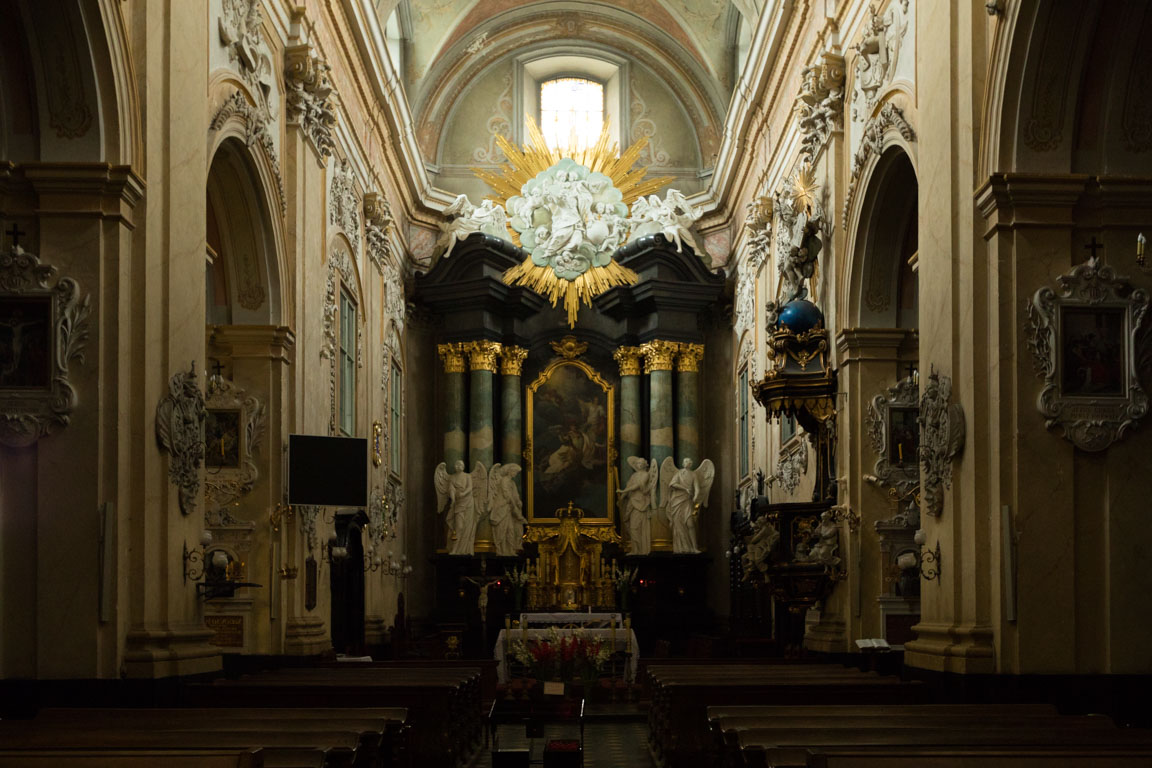 Altare i Basilica of St. Michael the Archangel