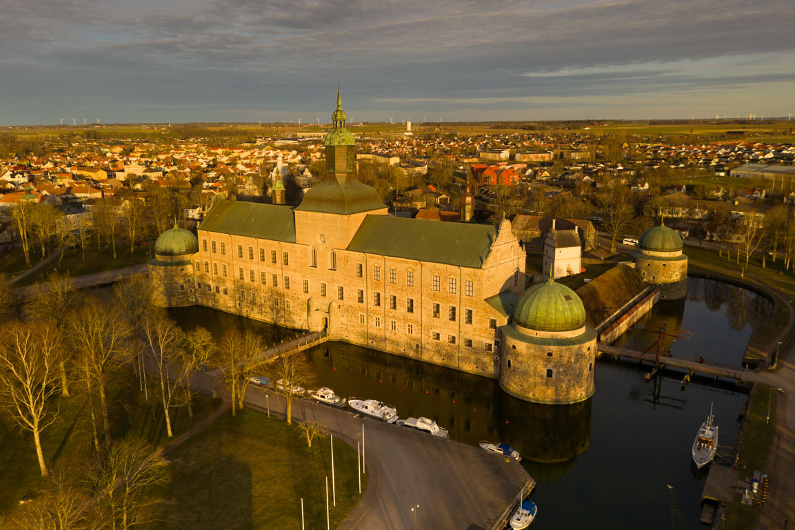 Vadstena slott i kvällsljus